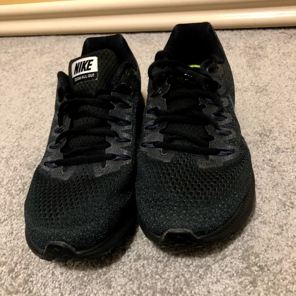 WOMANS NIKE SNEAKER, BLACK/DARKGREY, SIZE10